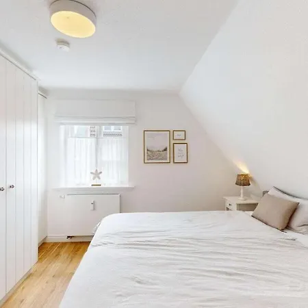 With 2 Bedrooms Casa de Férias Oldsum